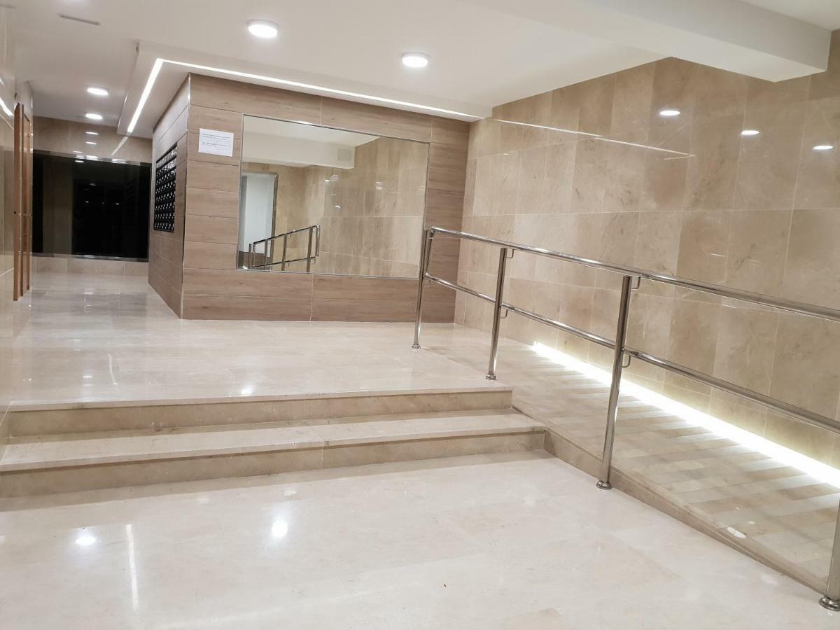 דירות פואנגירולה Atico Con Gran Terraza מראה חיצוני תמונה