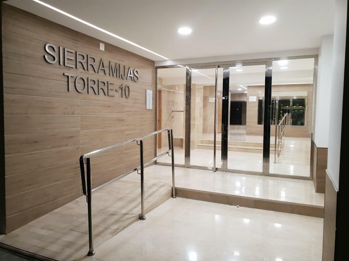 דירות פואנגירולה Atico Con Gran Terraza מראה חיצוני תמונה